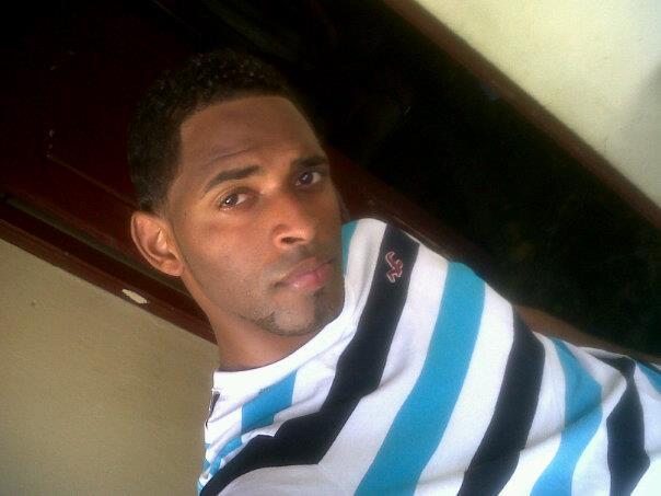 Date this nice looking Dominican Republic man Edwin from Santo Domingo DO12193
