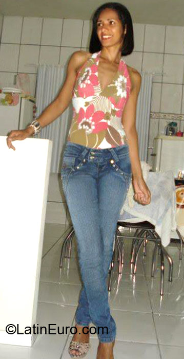 Date this charming Brazil girl Claudia from Nova Mutum BR7068