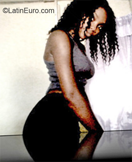 Date this foxy Jamaica girl Ashley from Kingston JM711