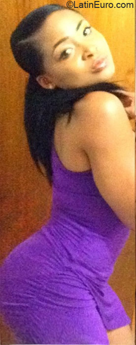 Date this hard body Jamaica girl Shelly from Kingston JM1080