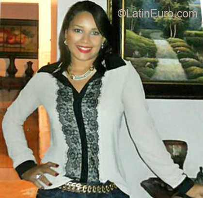 Date this sultry Dominican Republic girl Estefani from Santo Domingo DO12270