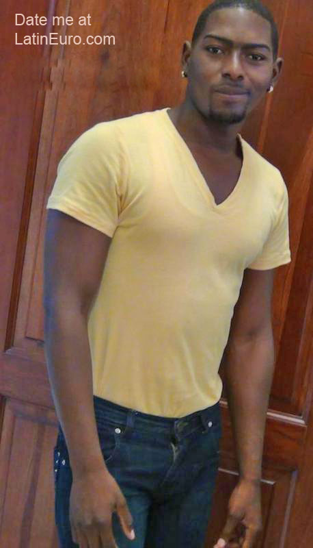 Date this sensual Dominican Republic man Manuel from Santo Domingo DO12285