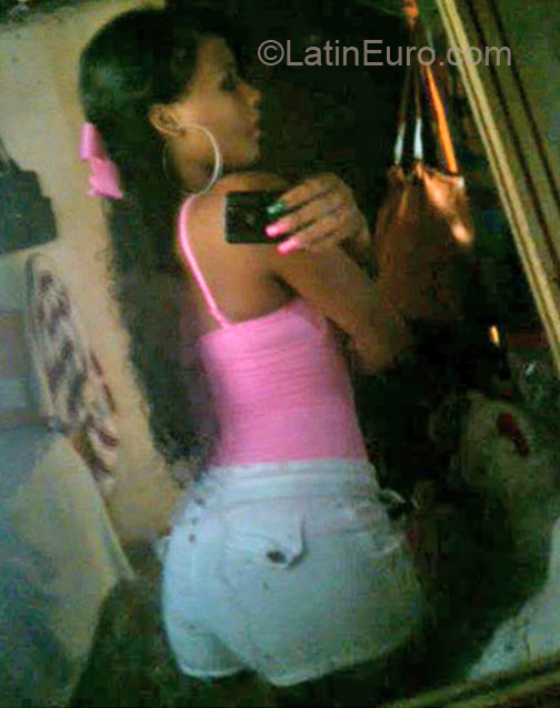 Date this fun Dominican Republic girl Yessica from Santo Domingo DO12330