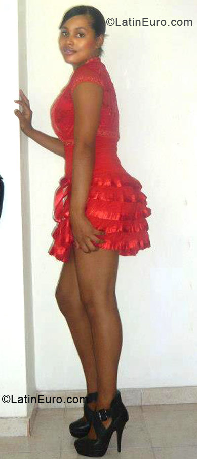 Date this charming Dominican Republic girl Andy nairoby from Barahona DO12361