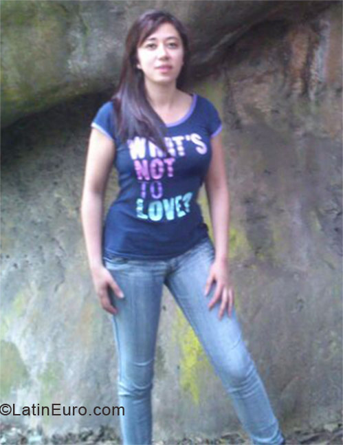 Date this gorgeous Colombia girl Carolina from Bogota CO11295