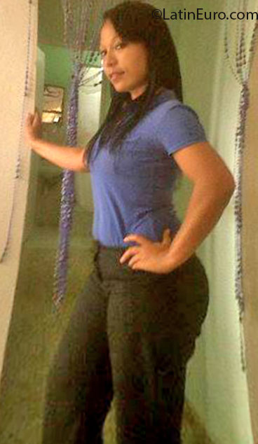 Date this hot Dominican Republic girl Aracelys from Santiago DO13714