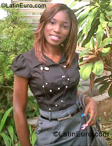 Date this voluptuous Jamaica girl Vestana from Kingston JM877