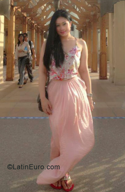 Date this cute United Arab Emirates girl Olga from Dubai AE27