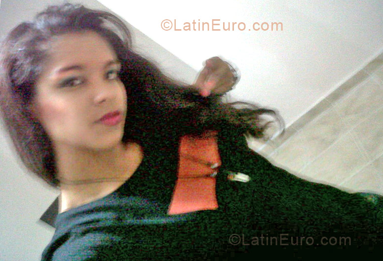 Date this athletic Colombia girl Taty05 from Cali CO14753
