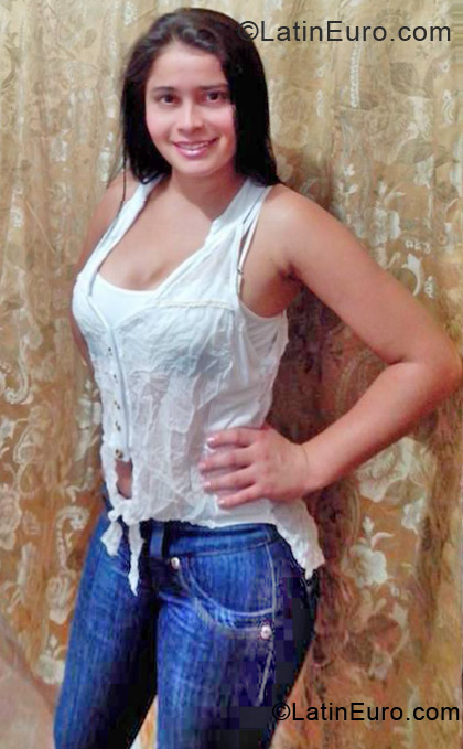 Date this young Colombia girl Nikol from Cali CO11369