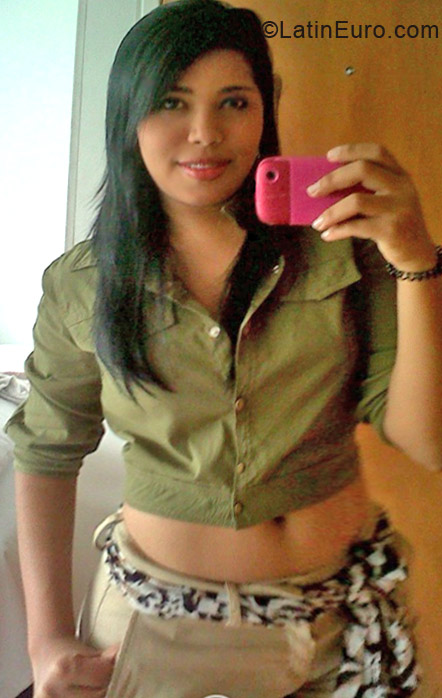 Date this exotic Colombia girl Paola from Cartagena CO11573