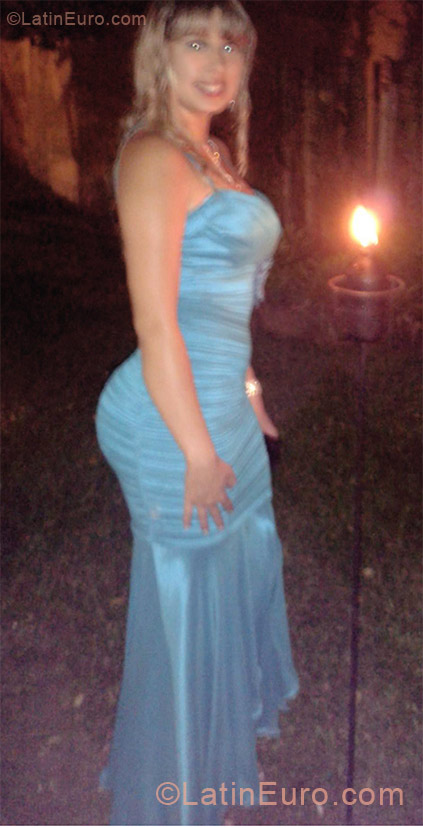 Date this voluptuous Colombia girl Paola from Cali CO18476