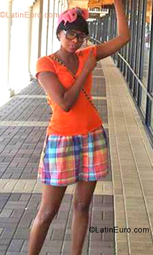 Date this voluptuous Jamaica girl Donna-Lee from Falmouth JM854