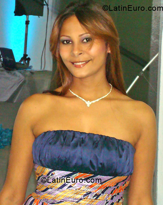 Date this tall Dominican Republic girl Yiser from Espaillat Moca DO12644