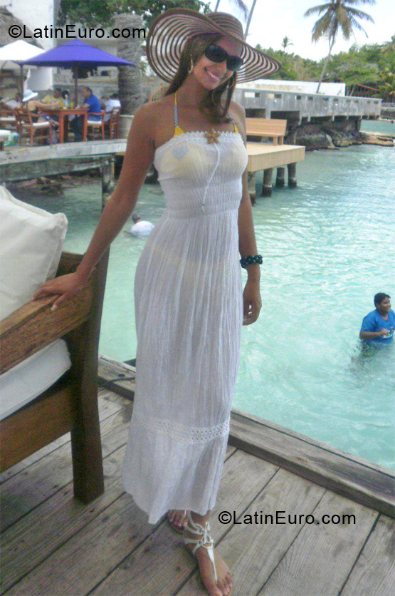 Date this charming Dominican Republic girl Susan from Santo Domingo DO12843