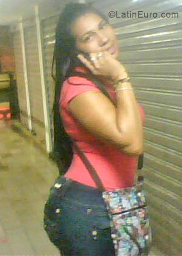 Date this good-looking Colombia girl Violeta from Cali CO11491