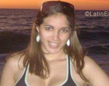 Date this passionate Honduras girl Kenia Funez from Roatan HN772