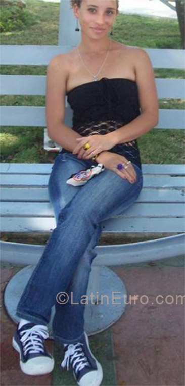 Date this passionate Dominican Republic girl Melania from Bonao DO12858