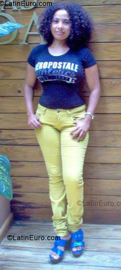 Date this beautiful Dominican Republic girl Leonor from Santo Domingo DO12863