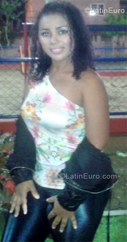 Date this voluptuous Brazil girl Graziane from villa Velha BR7201