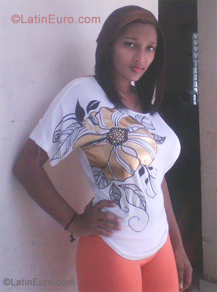Date this good-looking Dominican Republic girl Natalia from Puerto Plata DO13055