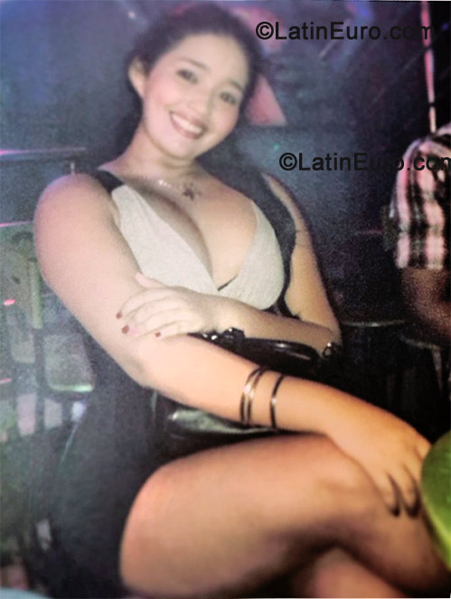 Date this voluptuous Colombia girl Paola from Barranquilla CO11650