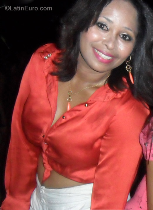 Date this happy Brazil girl Rozireni from Palmas BR7250
