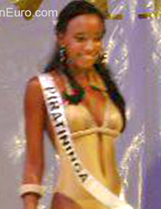 Date this voluptuous Brazil girl Thaiara from Rio De Janeiro BR9147