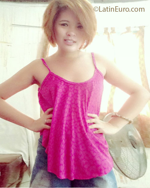 Date this stunning Philippines girl April from Manila PH527