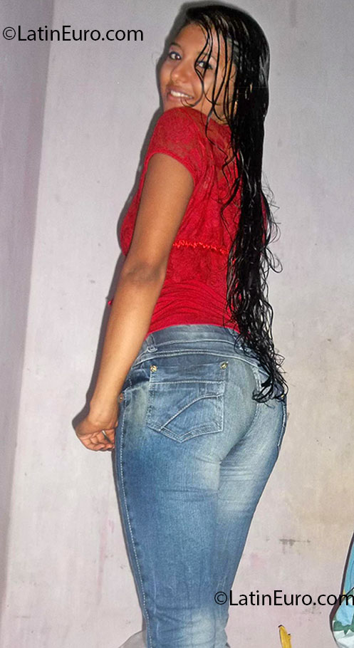 Date this happy Brazil girl Erika from Brasilia BR7325