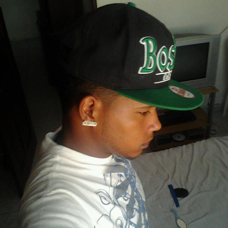 Date this athletic Dominican Republic man Ruben dario from La Vega DO13809