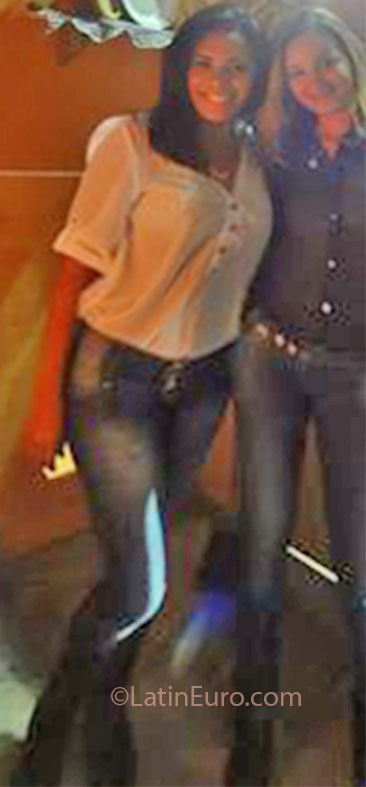 Date this nice looking Brazil girl Fabiana from Porto Se g uro BR7348