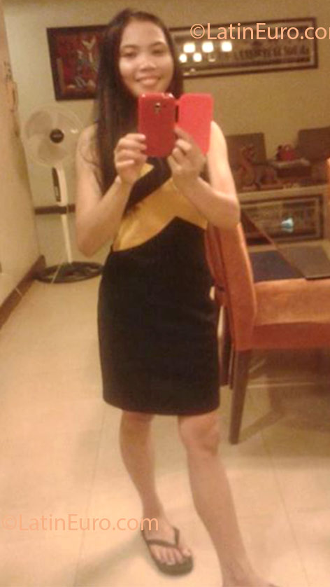 Date this foxy Philippines girl Neriza from Iloilo City PH531