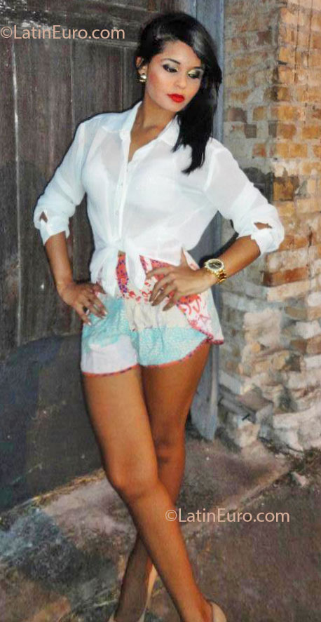 Date this voluptuous Brazil girl Juliana from Salvador BR7505