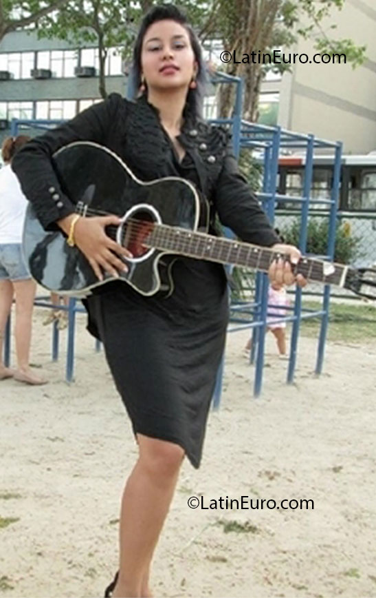 Date this funny Brazil girl Daniela from Rio De Janeiro BR7360