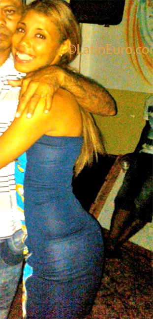 Date this hot Dominican Republic girl ELIZABETH from Santo Domingo DO14002