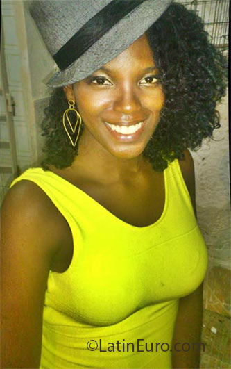 Date this happy Brazil girl Thamara from Salvador BR7395