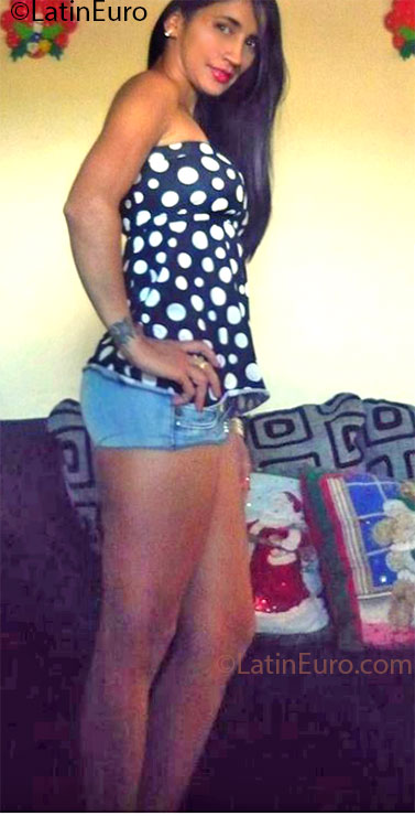 Date this hard body Colombia girl Linda Ulloa from Armenia CO11959