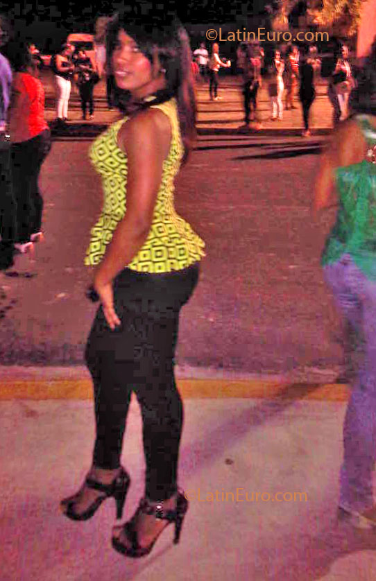 Date this athletic Dominican Republic girl Lydya from Santo Domingo DO14135