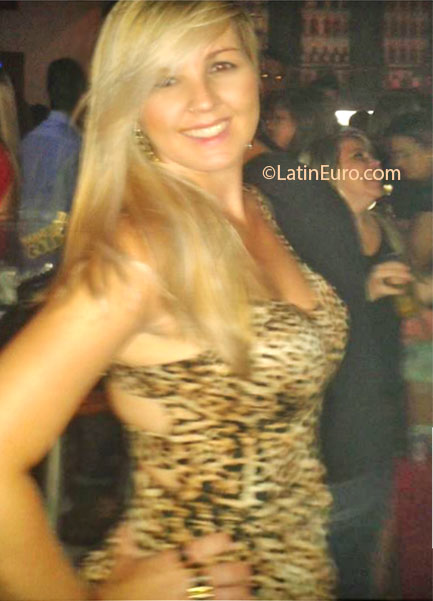 Date this cute Brazil girl Pamella from Feira De Santana BR7407