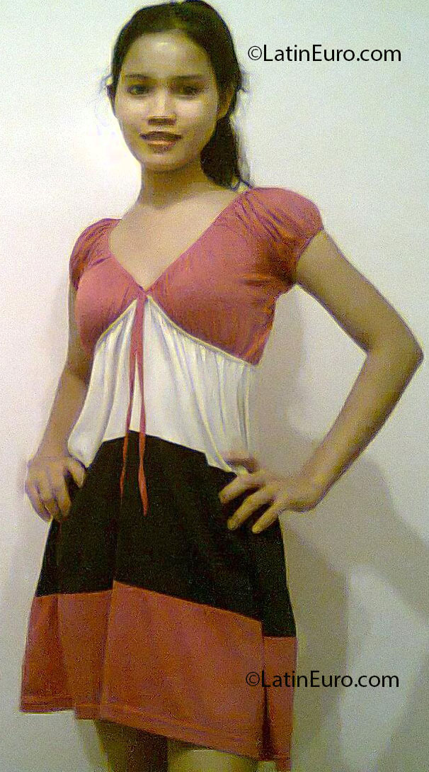 Date this beautiful Philippines girl Leona from Manila PH540