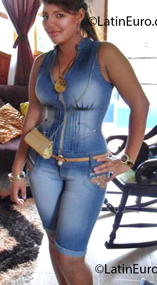 Date this exotic Colombia girl HEIDI ANAYA RAM from Cartagena CO11982