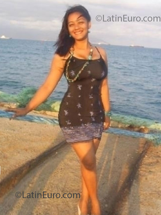 Date this stunning Dominican Republic girl Digna from Barahona DO22187