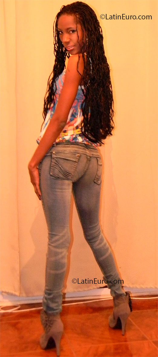 Date this hard body Colombia girl Julieth from Medellin CO12085