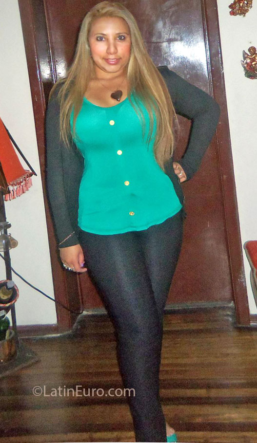Date this attractive Colombia girl Nini from Bogota CO12089