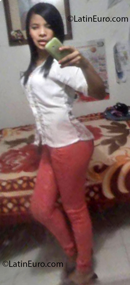 Date this tall Colombia girl Yessica from Barranquilla CO12101