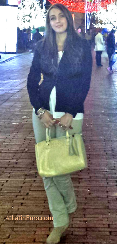 Date this hard body Colombia girl Liliana from Bogota CO12175