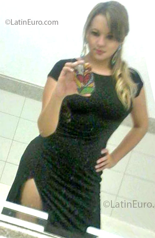 Date this happy Brazil girl Carol from Goiania BR7497