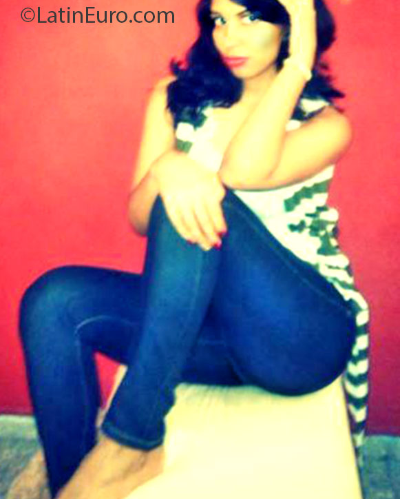 Date this happy Dominican Republic girl Castillo from Samtigo DO19925
