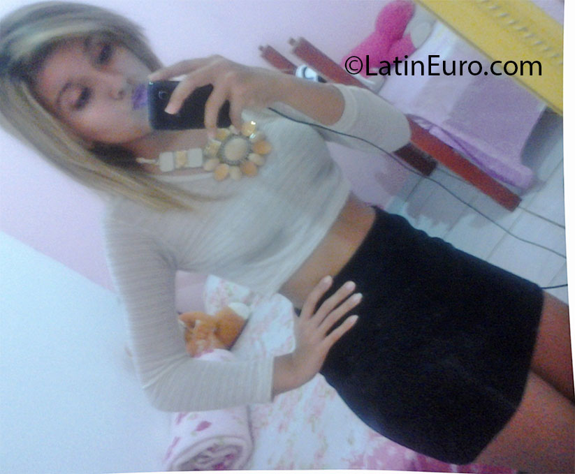 Date this sensual Brazil girl Raquel from Fortaleza BR7501